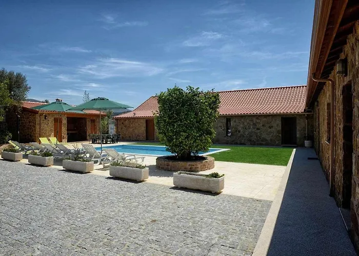 Casa Do Tanque Camelias De Basto 컨트리하우스 *