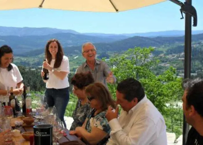 Casa Do Tanque Camelias De Basto 컨트리하우스 *